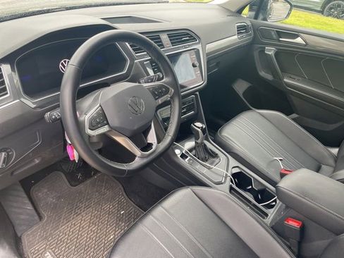Used 2024 Volkswagen Tiguan SE FWD image 9
