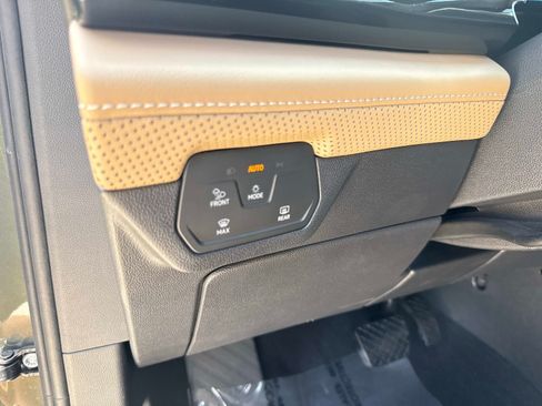 Used 2025 Volkswagen Atlas Cross Sport SE FWD image 20