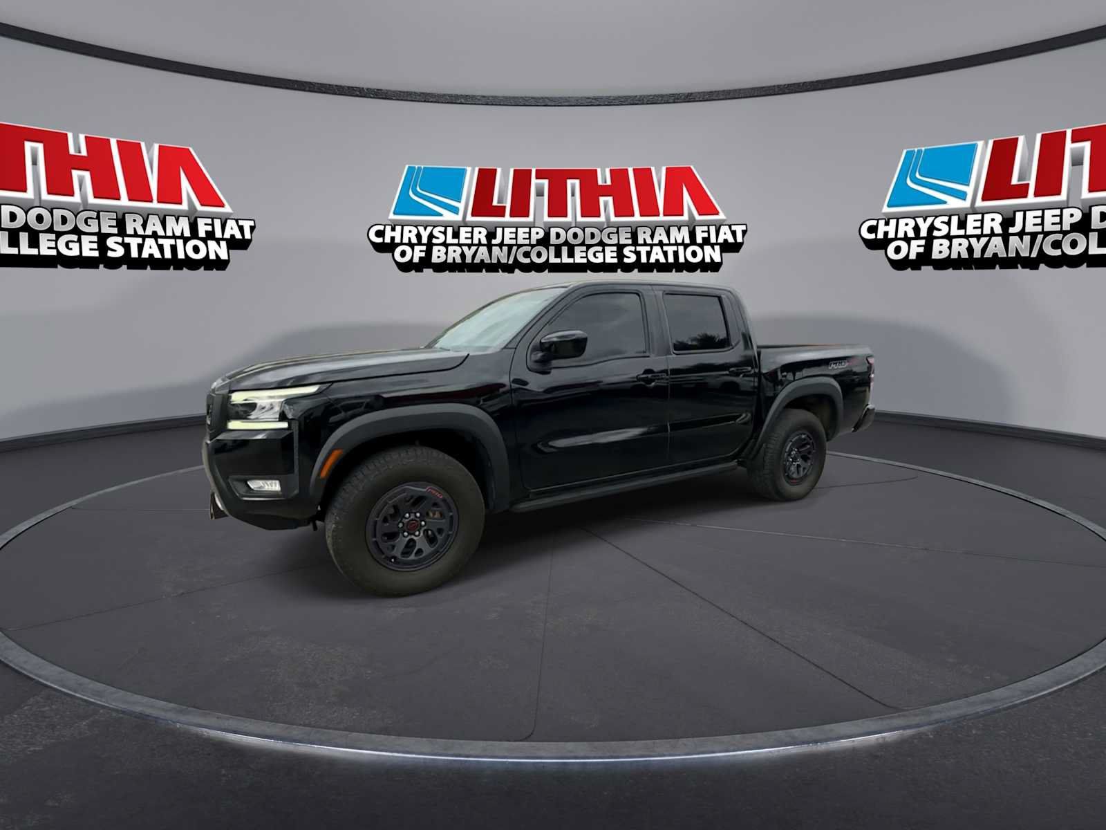 Used 2025 Nissan Frontier PRO-4X AWD/4WD image 4