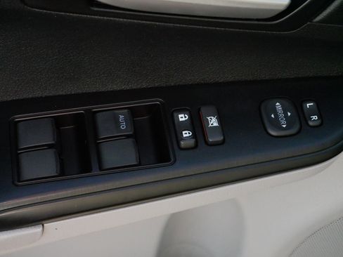 Used 2013 Toyota Camry LE image 19