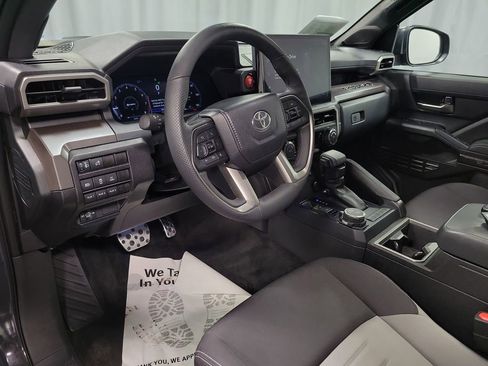 Used 2024 Toyota Tacoma TRD Sport w/ TRD Sport Upgrade Package image 14