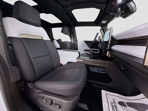 Used 2024 GMC Hummer EV 2X w/ LPO, Illumination Package image 30