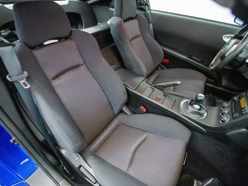 Used 2005 Nissan 350Z Coupe w/ (N93) Cargo Convenience Pkg image 21