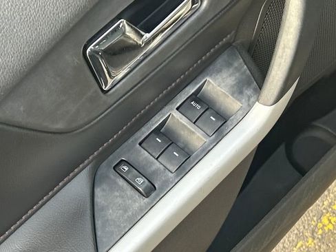 Used 2011 Ford Edge Limited w/ Driver Entry Pkg image 12