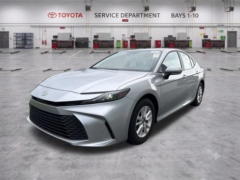 Used 2025 Toyota Camry LE AWD/4WD image 3