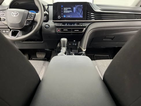 Used 2025 Toyota Camry LE FWD image 41