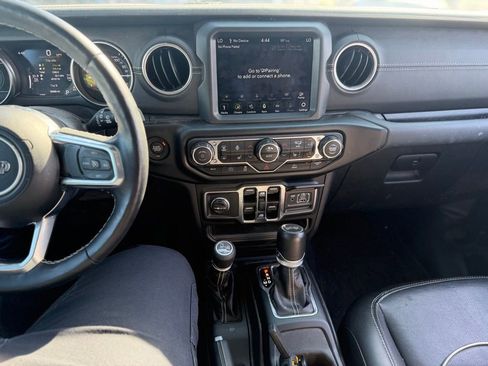 Used 2023 Jeep Wrangler Unlimited Sahara w/ Cold Weather Group AWD/4WD image 9