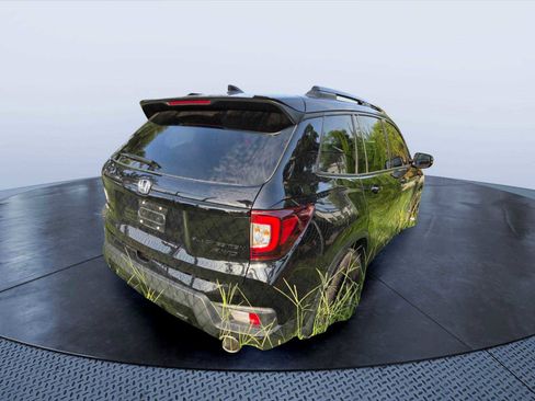 Used 2025 Honda Passport Black Edition image 3