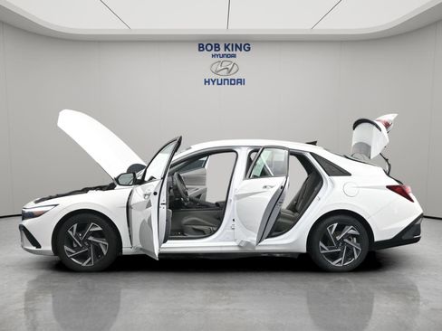 Used 2025 Hyundai Elantra Sport image 33