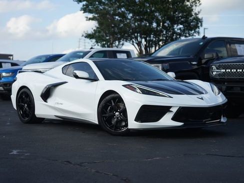 Used 2023 Chevrolet Corvette Stingray Preferred Cpe w/ Z51 Performance Package RWD image 2