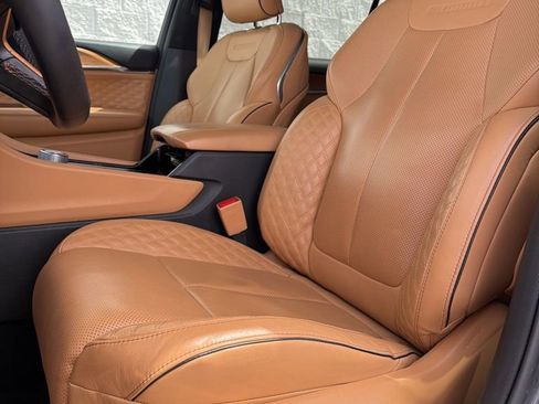 Used 2024 Jeep Grand Cherokee L Summit AWD/4WD image 7