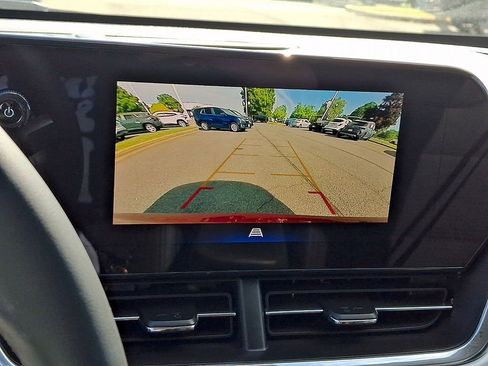 Certified 2024 Chevrolet Trax LT w/ Sunroof Package FWD image 18