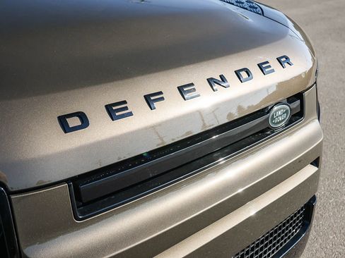 Certified 2025 Land Rover Defender 110 X-Dynamic SE AWD/4WD image 15