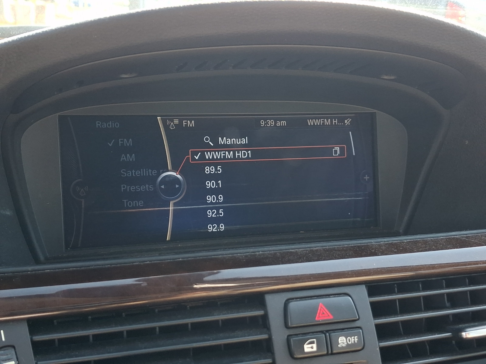 Used 2011 BMW 335i xDrive Sedan AWD/4WD image 17