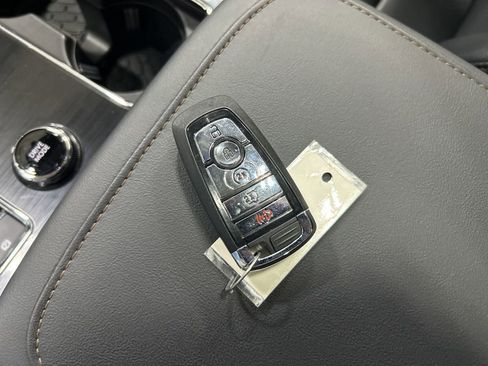 Certified 2025 Lincoln Aviator AWD image 25