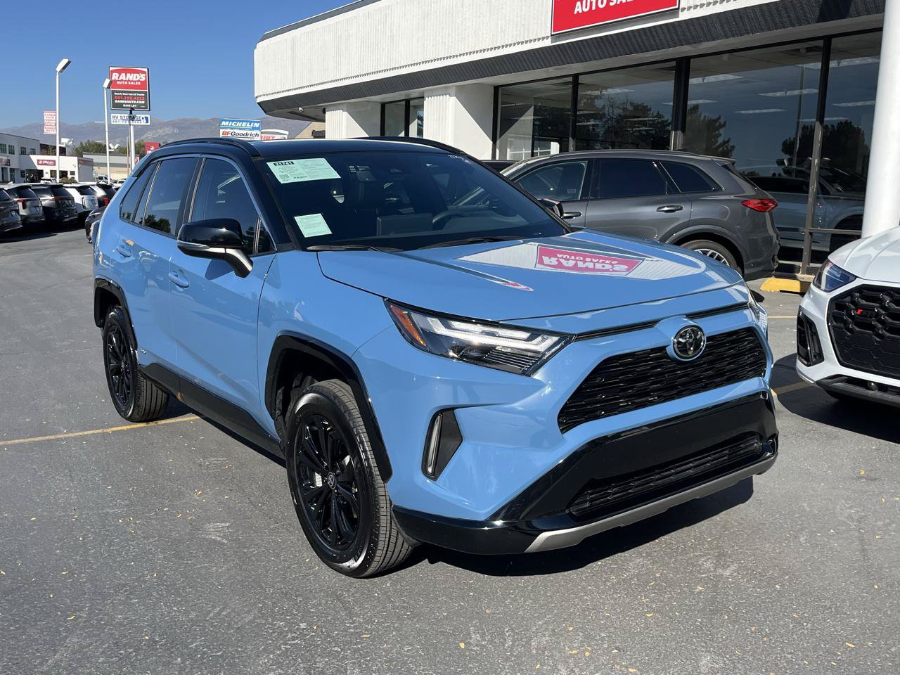 Used 2025 Toyota RAV4 XSE AWD/4WD image 2