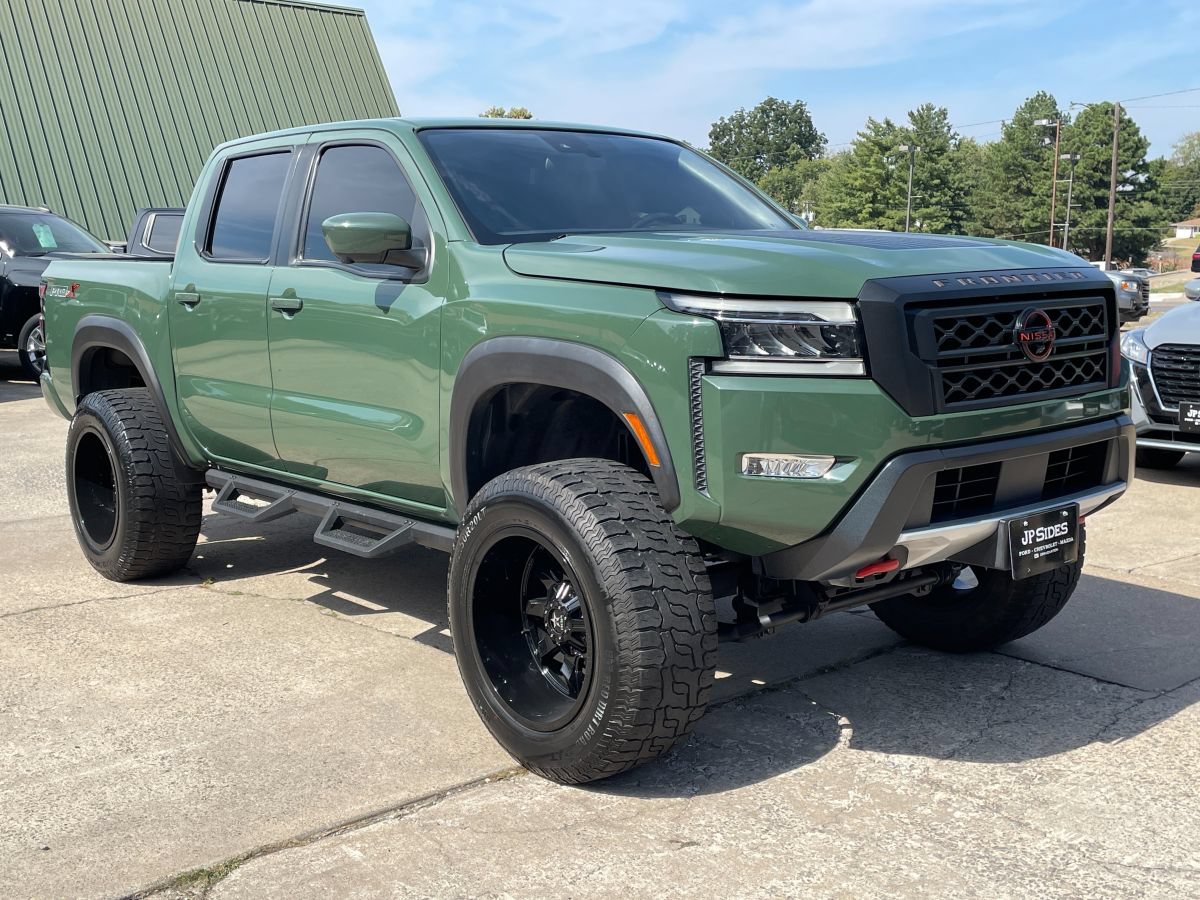 Used 2022 Nissan Frontier Pro-X RWD image 2
