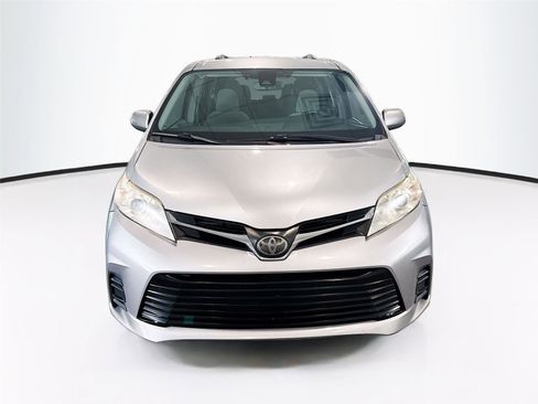 Used 2018 Toyota Sienna LE FWD image 7