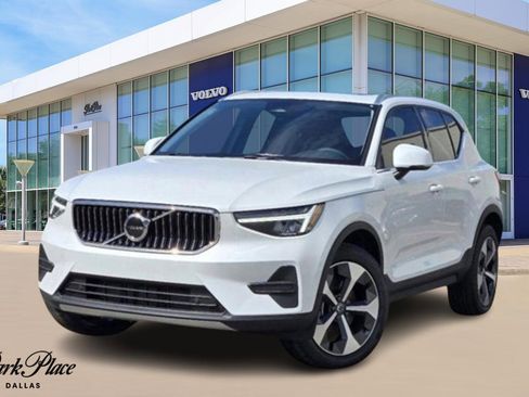 Certified 2025 Volvo XC40 B5 Core w/ Protection Package Premier image 1