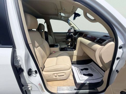 Used 2013 Lexus LX 570 4WD w/ Luxury Pkg image 41