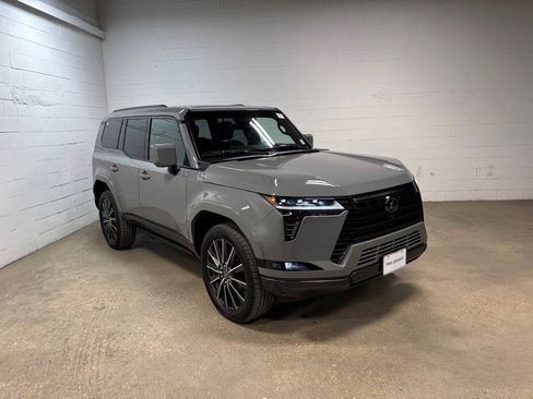 Used 2024 Lexus GX 550 image 4