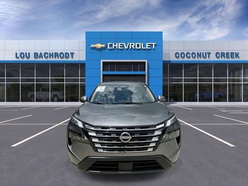 Used 2024 Nissan Rogue SV FWD image 3