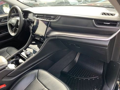 Used 2023 Jeep Grand Cherokee Limited w/ Luxury Tech Group II image 12