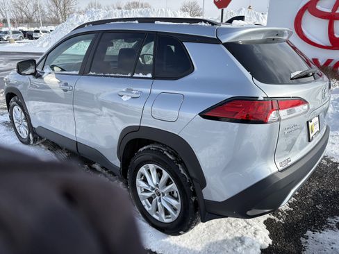 Certified 2025 Toyota Corolla Cross LE image 5