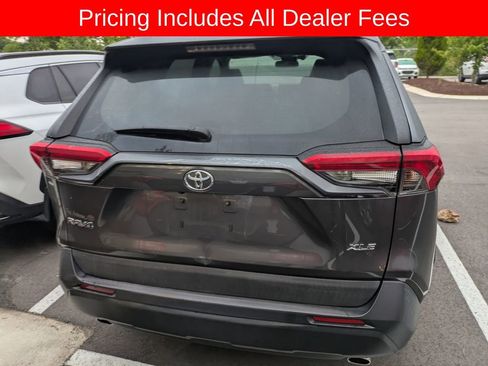 Used 2021 Toyota RAV4 XLE Premium FWD image 6