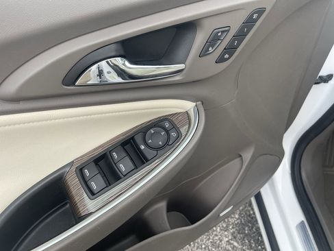 Used 2020 Chevrolet Malibu Premier FWD image 24