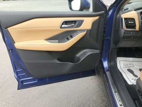 Used 2021 Nissan Rogue Platinum image 12