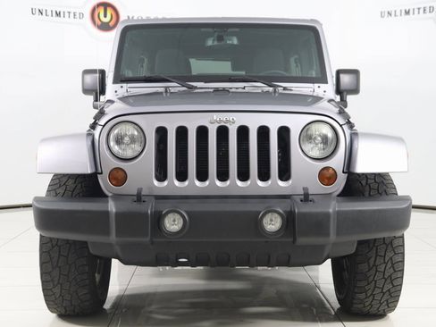 Used 2013 Jeep Wrangler Unlimited Sahara image 44