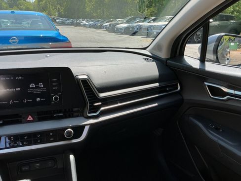 Used 2025 Kia Sportage LX FWD image 30