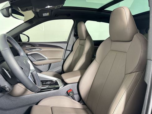 Certified 2025 Audi Q5 Premium Plus image 23