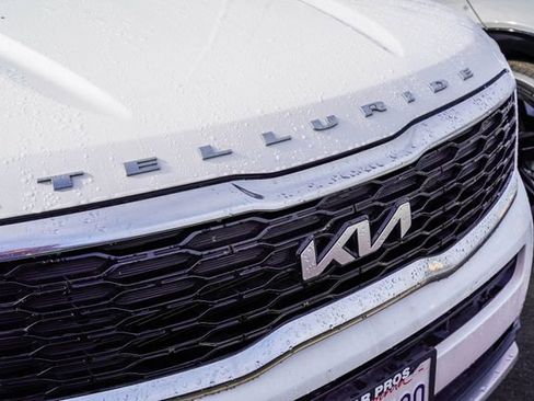 Certified 2022 Kia Telluride S image 4