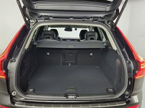 Certified 2025 Volvo XC60 T8 Core w/ Protection Package Premier AWD/4WD image 38