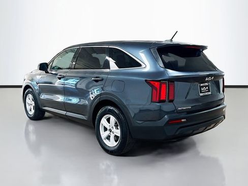 Certified 2023 Kia Sorento LX image 5