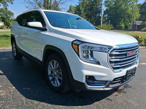 Used 2024 GMC Terrain SLT AWD/4WD image 7