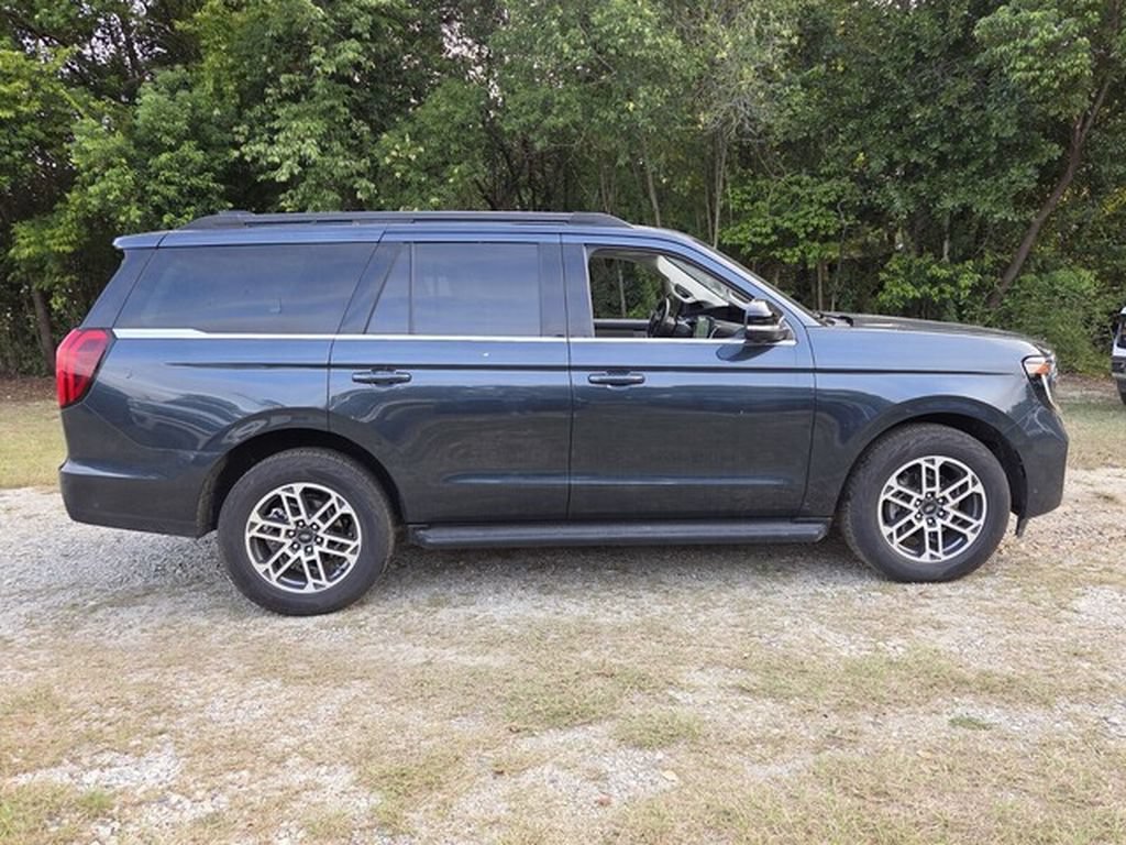 Used 2025 Ford Expedition Active AWD/4WD image 16