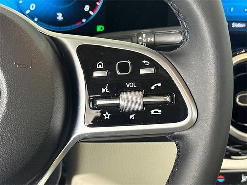 Certified 2022 Mercedes-Benz GLB 250 image 27