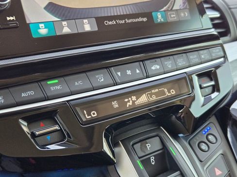 Used 2025 Honda Odyssey Elite image 17