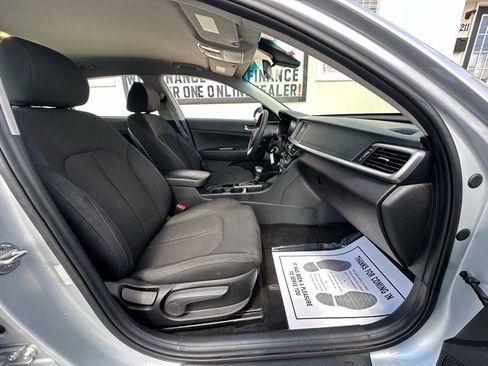 Used 2020 Kia Optima LX image 29