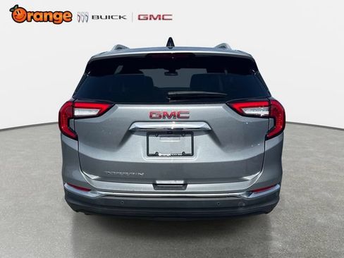 Used 2023 GMC Terrain SLT w/ Tech Package FWD image 4