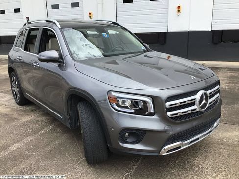 Used 2023 Mercedes-Benz GLB 250 image 4
