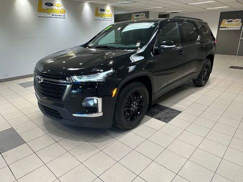 Used 2023 Chevrolet Traverse LT w/ Midnight/Sport Edition image 2