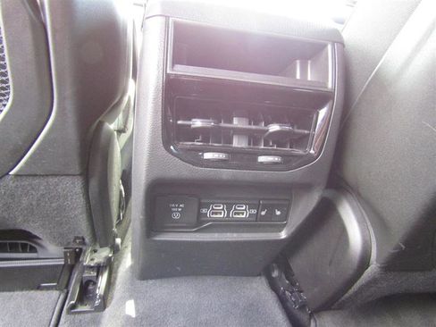 Used 2024 Jeep Grand Cherokee Limited image 33