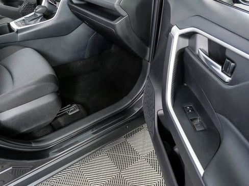 Used 2025 Toyota RAV4 XLE AWD/4WD image 22