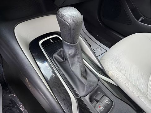 Used 2020 Toyota Corolla LE FWD image 35