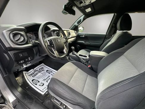 Used 2021 Toyota Tacoma TRD Off-Road AWD/4WD image 11