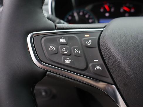 Used 2024 Chevrolet Equinox Premier image 18